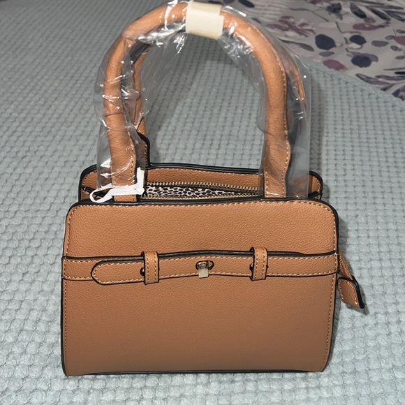Small Vegan Leather Purse New in Packaging - Picture 2 of 10